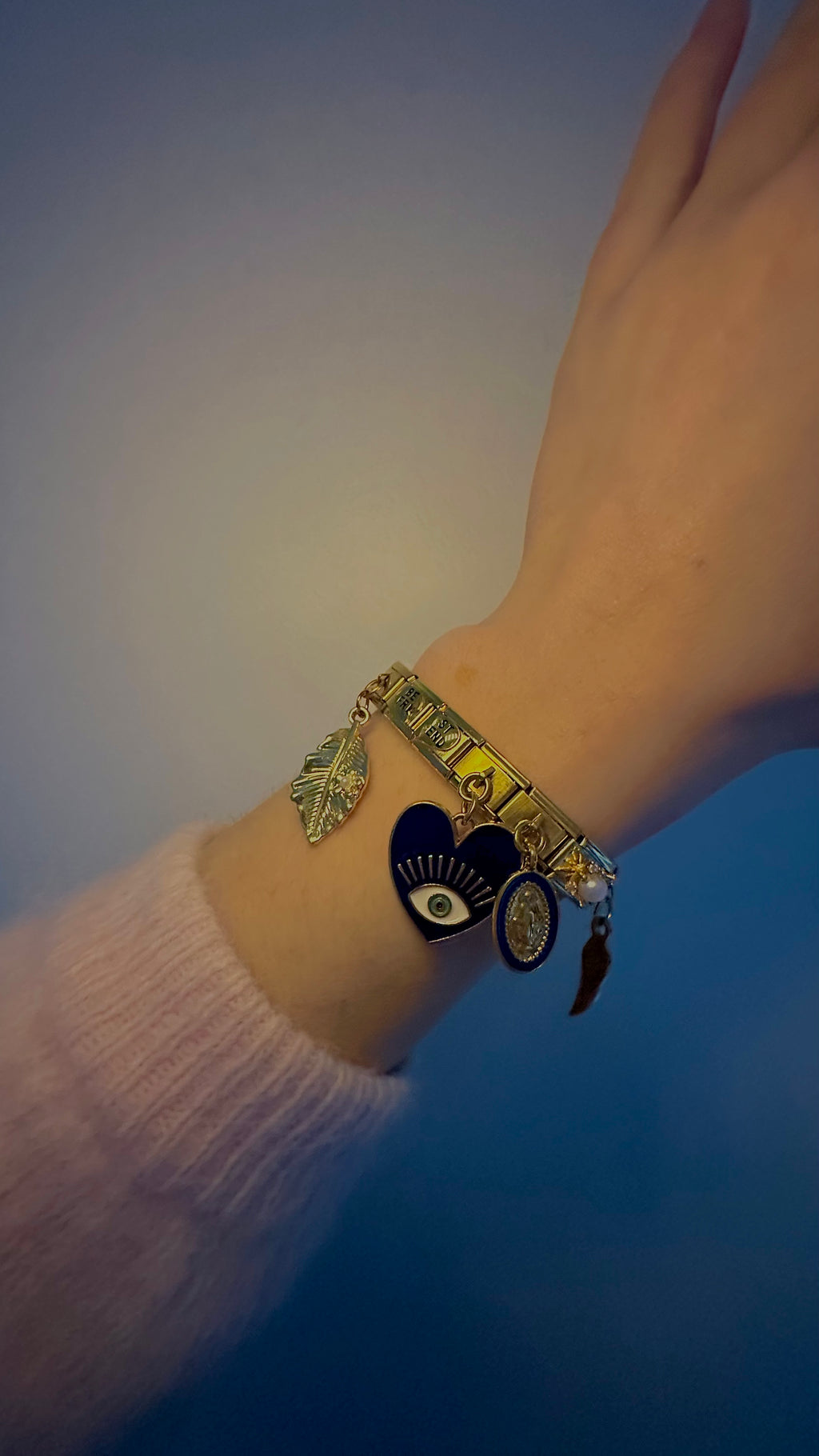 Charm N°4 – Cœur Noir & Œil Doré – Collection Crépuscule | Charmy Paris