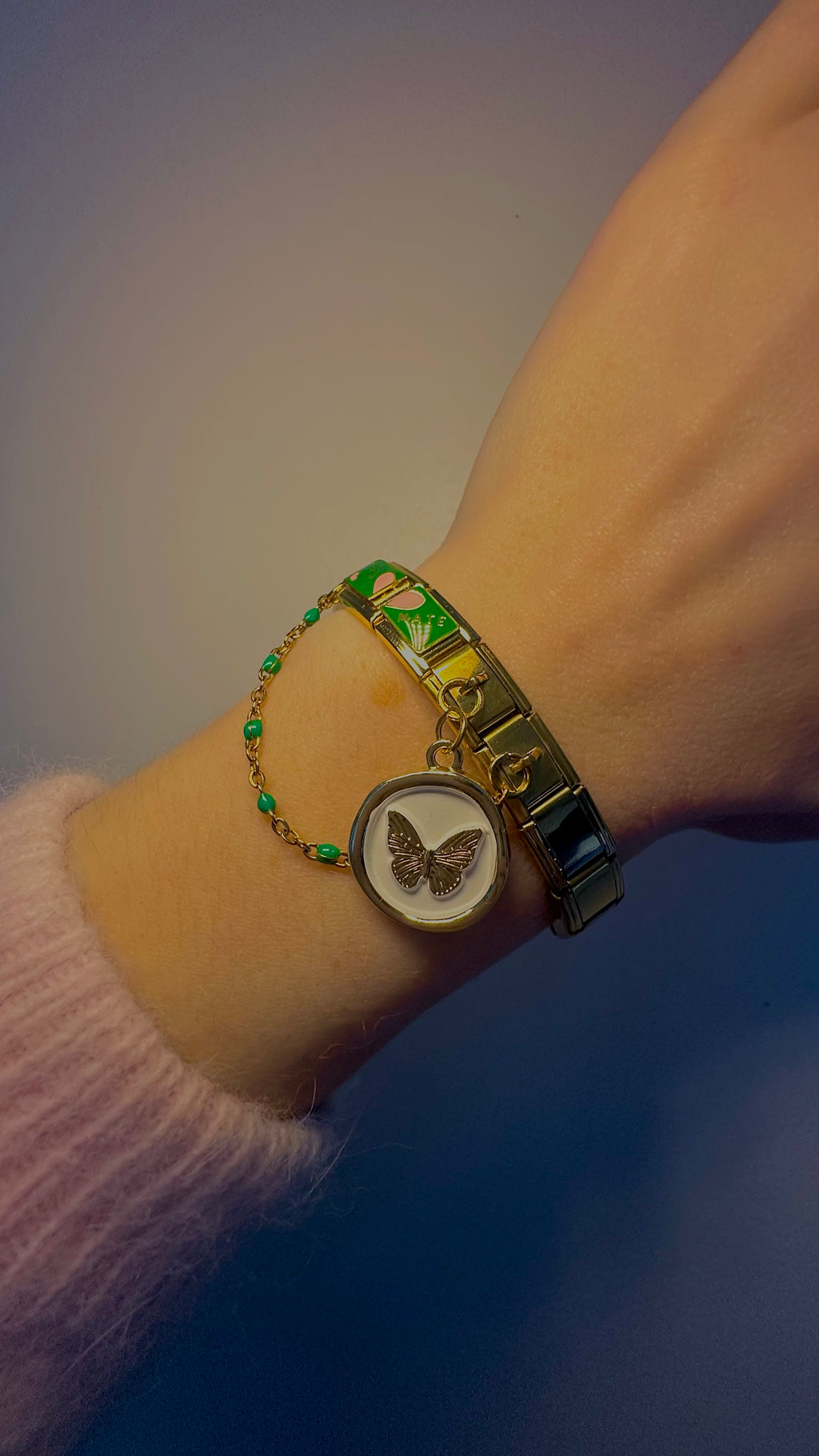 Charm N°8 – Papillon Doré sur Pierre Nacrée – Collection Douce Aura | Charmy Paris
