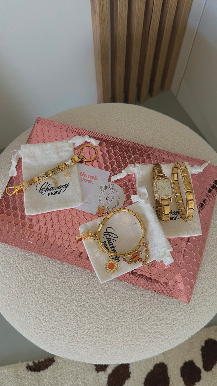 Unboxing Charmy